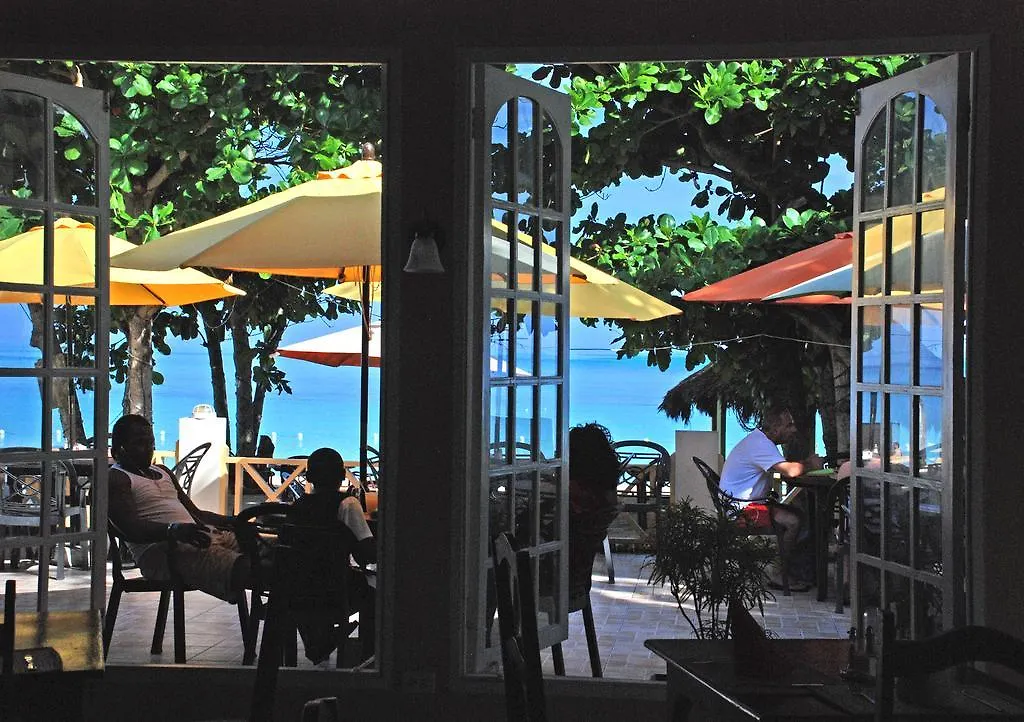 ** Hotel Coral Seas Beach Negril Jamajka