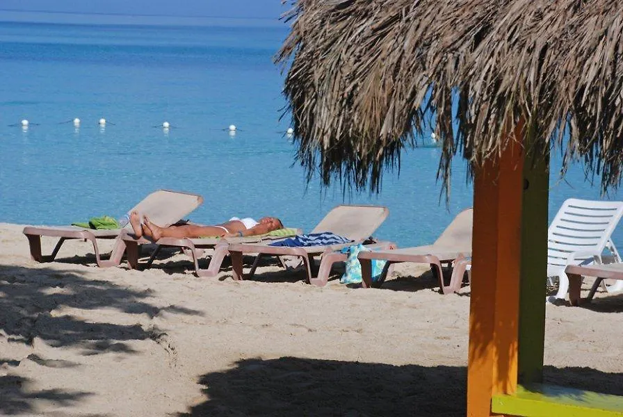 Coral Seas Beach Negril 2*,  Jamajka