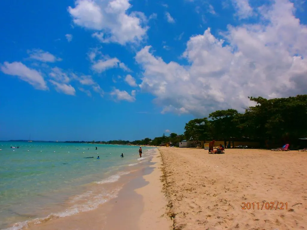 Coral Seas Beach Negril Hotel